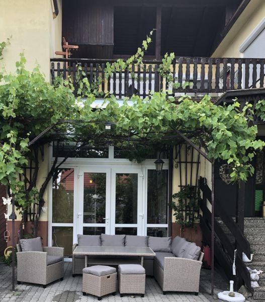 Ferienwohnungen Oedenburgerhof Mörbisch am See Exteriör bild